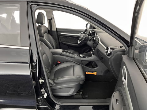 MG ZS EV Luxury 45 kWh (INCL-BTW) *PANO | FULL-LEATHER | CCS-FASTLOADER | KEYLESS | NAVI-FULLMAP | ADAPTIVE-CRUISE | CAMERA | HEATED-SPORTSEATS | CARPLAY | BLINDSPOT | DAB | LANE-ASSIST | 17"ALU*