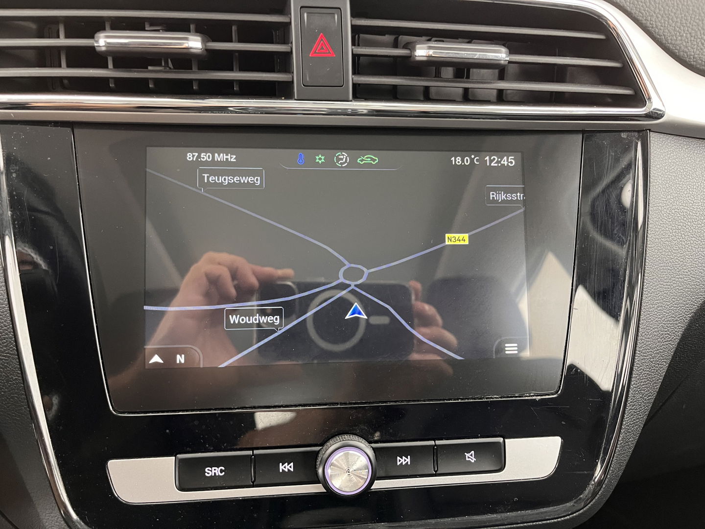 MG ZS EV Luxury 45 kWh (INCL-BTW) *PANO | FULL-LEATHER | CCS-FASTLOADER | KEYLESS | NAVI-FULLMAP | ADAPTIVE-CRUISE | CAMERA | HEATED-SPORTSEATS | CARPLAY | BLINDSPOT | DAB | LANE-ASSIST | 17"ALU*