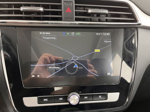 MG ZS EV Luxury 45 kWh (INCL-BTW) *PANO | FULL-LEATHER | CCS-FASTLOADER | KEYLESS | NAVI-FULLMAP | ADAPTIVE-CRUISE | CAMERA | HEATED-SPORTSEATS | CARPLAY | BLINDSPOT | DAB | LANE-ASSIST | 17"ALU*