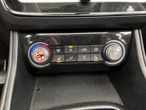 MG ZS EV Luxury 45 kWh (INCL-BTW) *PANO | FULL-LEATHER | CCS-FASTLOADER | KEYLESS | NAVI-FULLMAP | ADAPTIVE-CRUISE | CAMERA | HEATED-SPORTSEATS | CARPLAY | BLINDSPOT | DAB | LANE-ASSIST | 17"ALU*