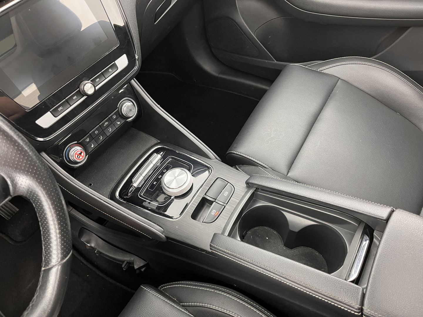 MG ZS EV Luxury 45 kWh (INCL-BTW) *PANO | FULL-LEATHER | CCS-FASTLOADER | KEYLESS | NAVI-FULLMAP | ADAPTIVE-CRUISE | CAMERA | HEATED-SPORTSEATS | CARPLAY | BLINDSPOT | DAB | LANE-ASSIST | 17"ALU*