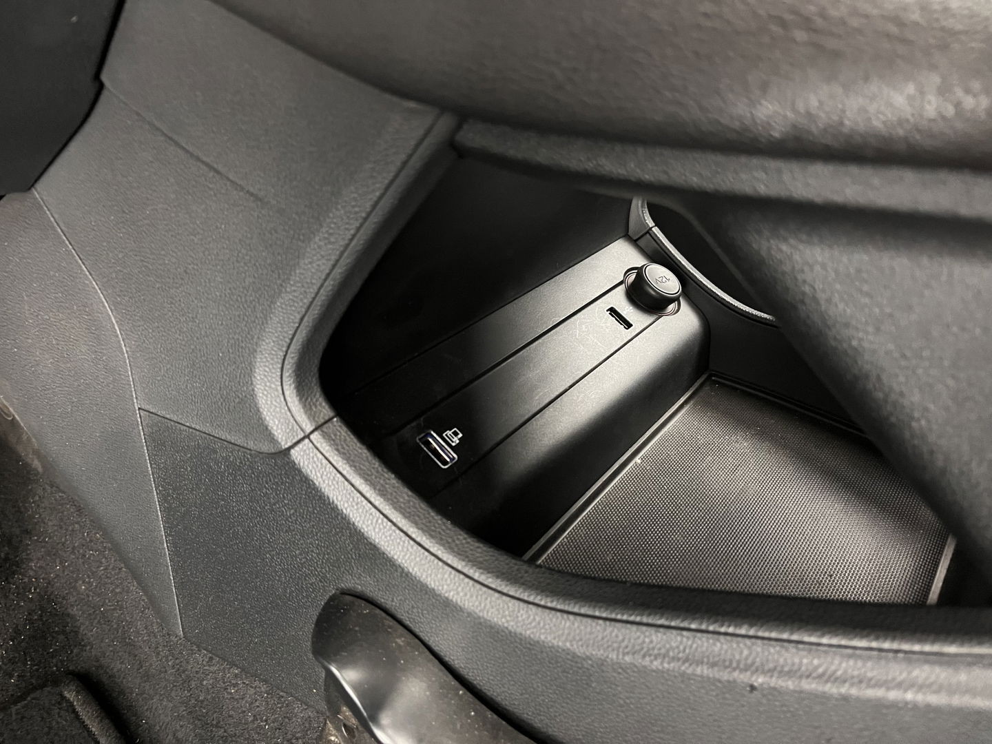 MG ZS EV Luxury 45 kWh (INCL-BTW) *PANO | FULL-LEATHER | CCS-FASTLOADER | KEYLESS | NAVI-FULLMAP | ADAPTIVE-CRUISE | CAMERA | HEATED-SPORTSEATS | CARPLAY | BLINDSPOT | DAB | LANE-ASSIST | 17"ALU*
