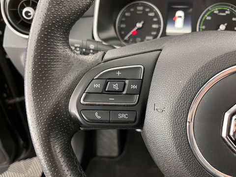 MG ZS EV Luxury 45 kWh (INCL-BTW) *PANO | FULL-LEATHER | CCS-FASTLOADER | KEYLESS | NAVI-FULLMAP | ADAPTIVE-CRUISE | CAMERA | HEATED-SPORTSEATS | CARPLAY | BLINDSPOT | DAB | LANE-ASSIST | 17"ALU*