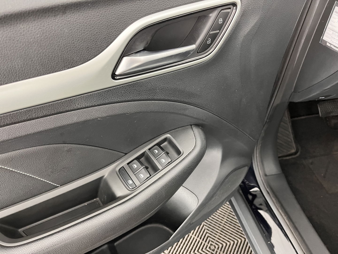 MG ZS EV Luxury 45 kWh (INCL-BTW) *PANO | FULL-LEATHER | CCS-FASTLOADER | KEYLESS | NAVI-FULLMAP | ADAPTIVE-CRUISE | CAMERA | HEATED-SPORTSEATS | CARPLAY | BLINDSPOT | DAB | LANE-ASSIST | 17"ALU*