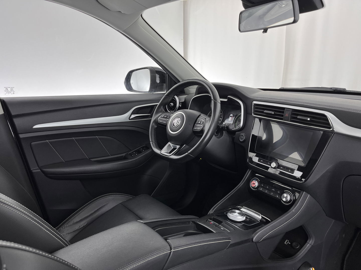 MG ZS EV Luxury 45 kWh (INCL-BTW) *PANO | FULL-LEATHER | CCS-FASTLOADER | KEYLESS | NAVI-FULLMAP | ADAPTIVE-CRUISE | CAMERA | HEATED-SPORTSEATS | CARPLAY | BLINDSPOT | DAB | LANE-ASSIST | 17"ALU*