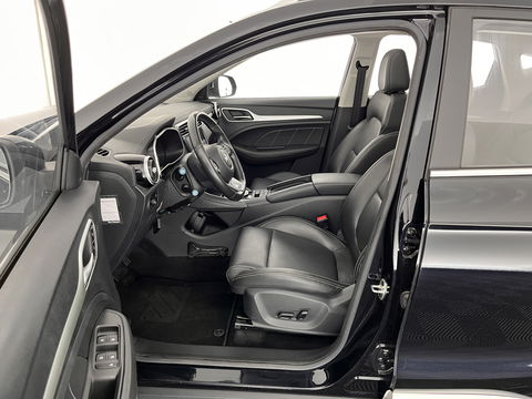 MG ZS EV Luxury 45 kWh (INCL-BTW) *PANO | FULL-LEATHER | CCS-FASTLOADER | KEYLESS | NAVI-FULLMAP | ADAPTIVE-CRUISE | CAMERA | HEATED-SPORTSEATS | CARPLAY | BLINDSPOT | DAB | LANE-ASSIST | 17"ALU*