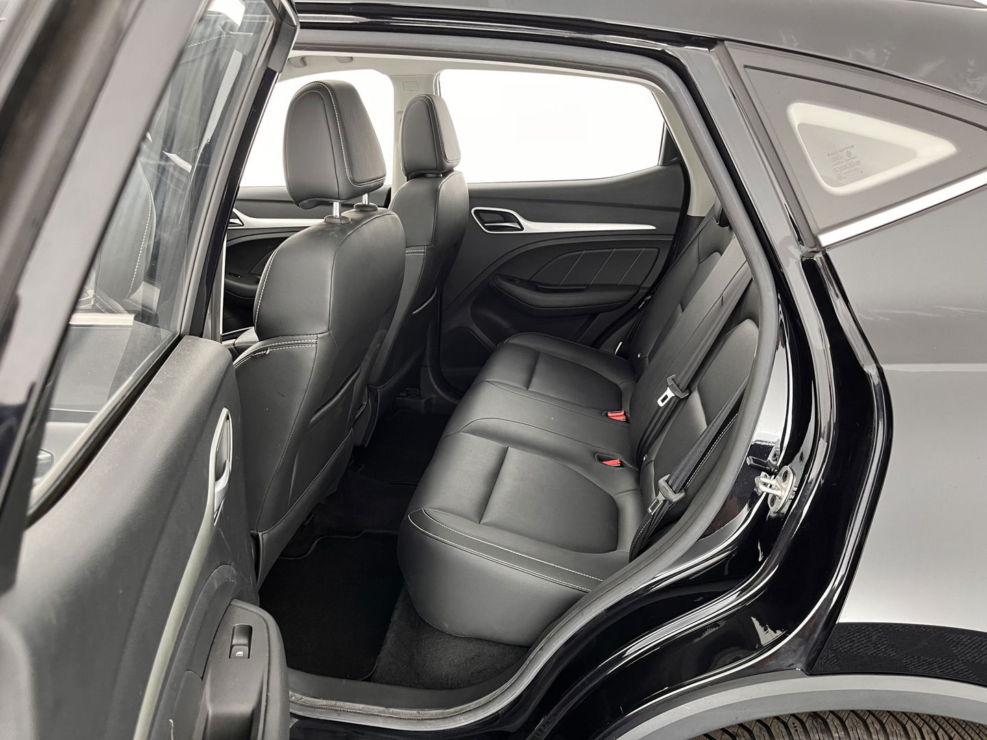 MG ZS EV Luxury 45 kWh (INCL-BTW) *PANO | FULL-LEATHER | CCS-FASTLOADER | KEYLESS | NAVI-FULLMAP | ADAPTIVE-CRUISE | CAMERA | HEATED-SPORTSEATS | CARPLAY | BLINDSPOT | DAB | LANE-ASSIST | 17"ALU*