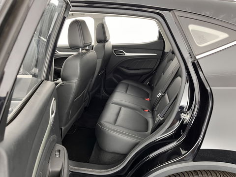 MG ZS EV Luxury 45 kWh (INCL-BTW) *PANO | FULL-LEATHER | CCS-FASTLOADER | KEYLESS | NAVI-FULLMAP | ADAPTIVE-CRUISE | CAMERA | HEATED-SPORTSEATS | CARPLAY | BLINDSPOT | DAB | LANE-ASSIST | 17"ALU*