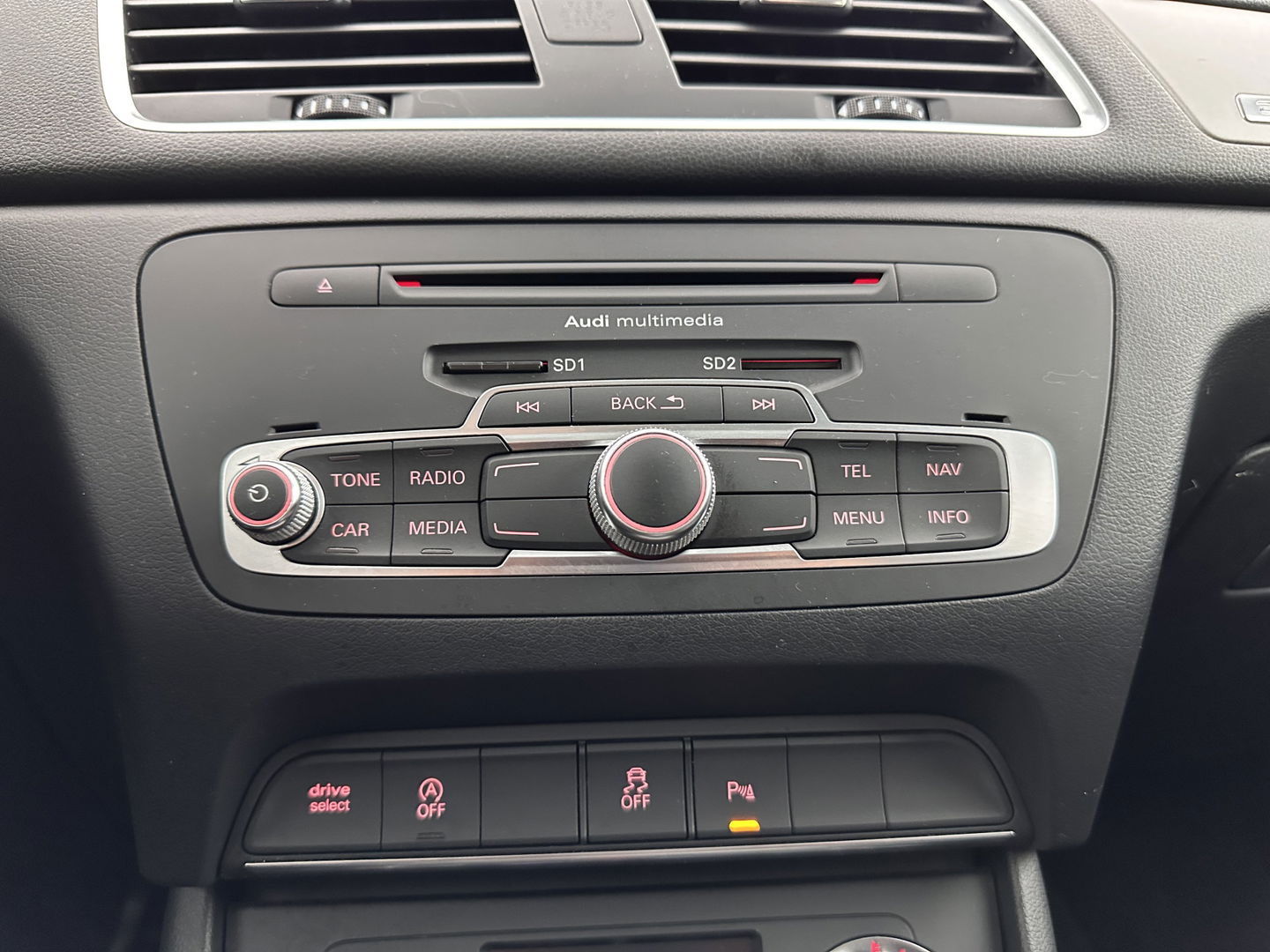Audi Q3 2.0 TDI Quattro Pro Line S-Line Aut. *NAVI-FULLMAP | XENON-PLUS | SPORT-SEATS | ECC | HEATED-SEATS | KEYLESS | AUDI-MULTIMEDIA | PDC | PRIVACY-GLASS | TOWBAR | 17''ALU*