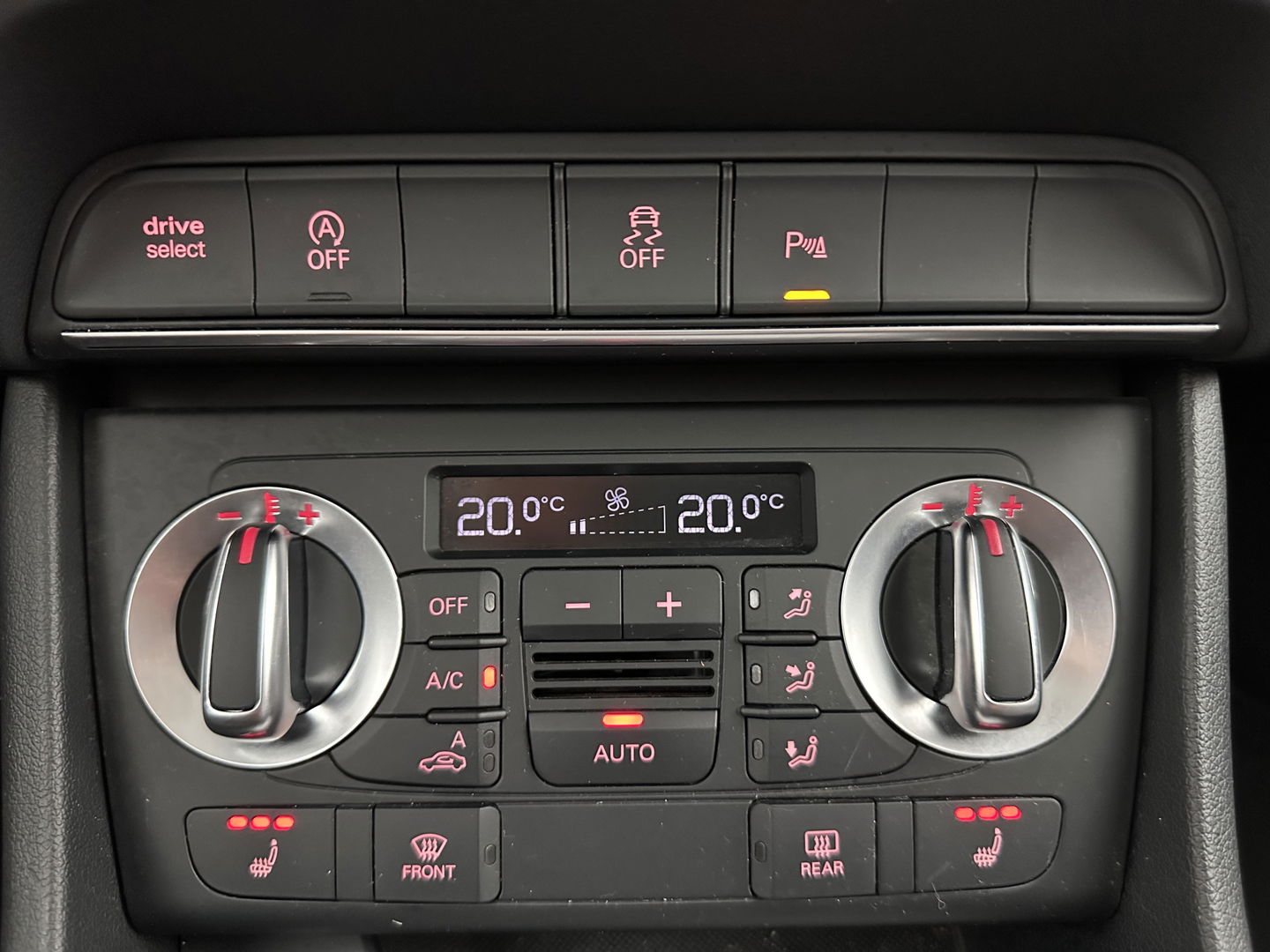 Audi Q3 2.0 TDI Quattro Pro Line S-Line Aut. *NAVI-FULLMAP | XENON-PLUS | SPORT-SEATS | ECC | HEATED-SEATS | KEYLESS | AUDI-MULTIMEDIA | PDC | PRIVACY-GLASS | TOWBAR | 17''ALU*