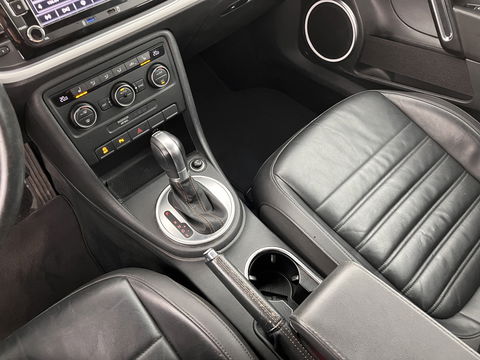 Volkswagen Beetle Cabriolet 1.6 TDI Design Cup Aut. *LUXURY-LEATHER | FENDER-AUDIO | CARPLAY | COMFORT-SEATS | HEATED-SEATS | ECC | SHIFTPADDLES | PDC | AIRSCARF | CRUISE | 19''ALU*