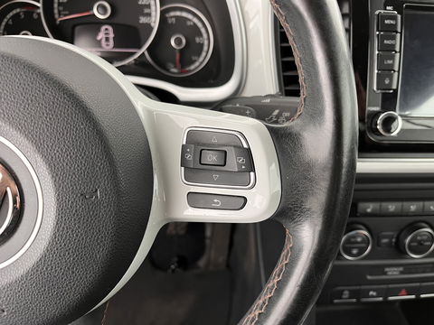 Volkswagen Beetle Cabriolet 1.6 TDI Design Cup Aut. *LUXURY-LEATHER | FENDER-AUDIO | CARPLAY | COMFORT-SEATS | HEATED-SEATS | ECC | SHIFTPADDLES | PDC | AIRSCARF | CRUISE | 19''ALU*