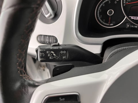 Volkswagen Beetle Cabriolet 1.6 TDI Design Cup Aut. *LUXURY-LEATHER | FENDER-AUDIO | CARPLAY | COMFORT-SEATS | HEATED-SEATS | ECC | SHIFTPADDLES | PDC | AIRSCARF | CRUISE | 19''ALU*