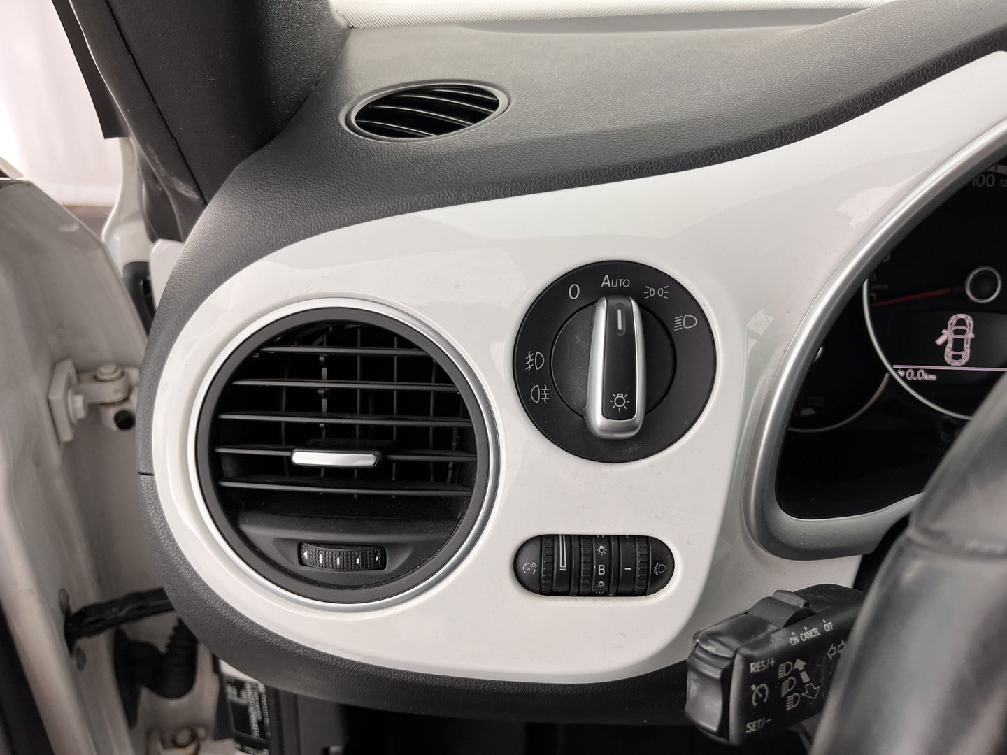 Volkswagen Beetle Cabriolet 1.6 TDI Design Cup Aut. *LUXURY-LEATHER | FENDER-AUDIO | CARPLAY | COMFORT-SEATS | HEATED-SEATS | ECC | SHIFTPADDLES | PDC | AIRSCARF | CRUISE | 19''ALU*