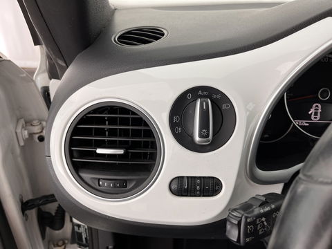 Volkswagen Beetle Cabriolet 1.6 TDI Design Cup Aut. *LUXURY-LEATHER | FENDER-AUDIO | CARPLAY | COMFORT-SEATS | HEATED-SEATS | ECC | SHIFTPADDLES | PDC | AIRSCARF | CRUISE | 19''ALU*