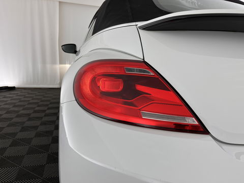 Volkswagen Beetle Cabriolet 1.6 TDI Design Cup Aut. *LUXURY-LEATHER | FENDER-AUDIO | CARPLAY | COMFORT-SEATS | HEATED-SEATS | ECC | SHIFTPADDLES | PDC | AIRSCARF | CRUISE | 19''ALU*