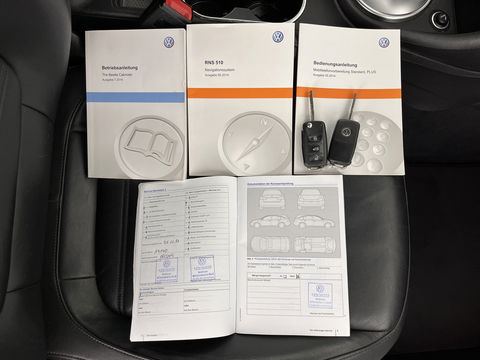 Volkswagen Beetle Cabriolet 1.6 TDI Design Cup Aut. *LUXURY-LEATHER | FENDER-AUDIO | CARPLAY | COMFORT-SEATS | HEATED-SEATS | ECC | SHIFTPADDLES | PDC | AIRSCARF | CRUISE | 19''ALU*