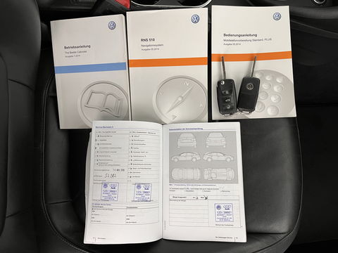 Volkswagen Beetle Cabriolet 1.6 TDI Design Cup Aut. *LUXURY-LEATHER | FENDER-AUDIO | CARPLAY | COMFORT-SEATS | HEATED-SEATS | ECC | SHIFTPADDLES | PDC | AIRSCARF | CRUISE | 19''ALU*