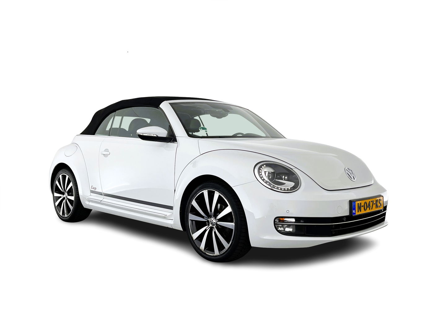 Volkswagen Beetle Cabriolet 1.6 TDI Design Cup Aut. *LUXURY-LEATHER | FENDER-AUDIO | CARPLAY | COMFORT-SEATS | HEATED-SEATS | ECC | SHIFTPADDLES | PDC | AIRSCARF | CRUISE | 19''ALU*