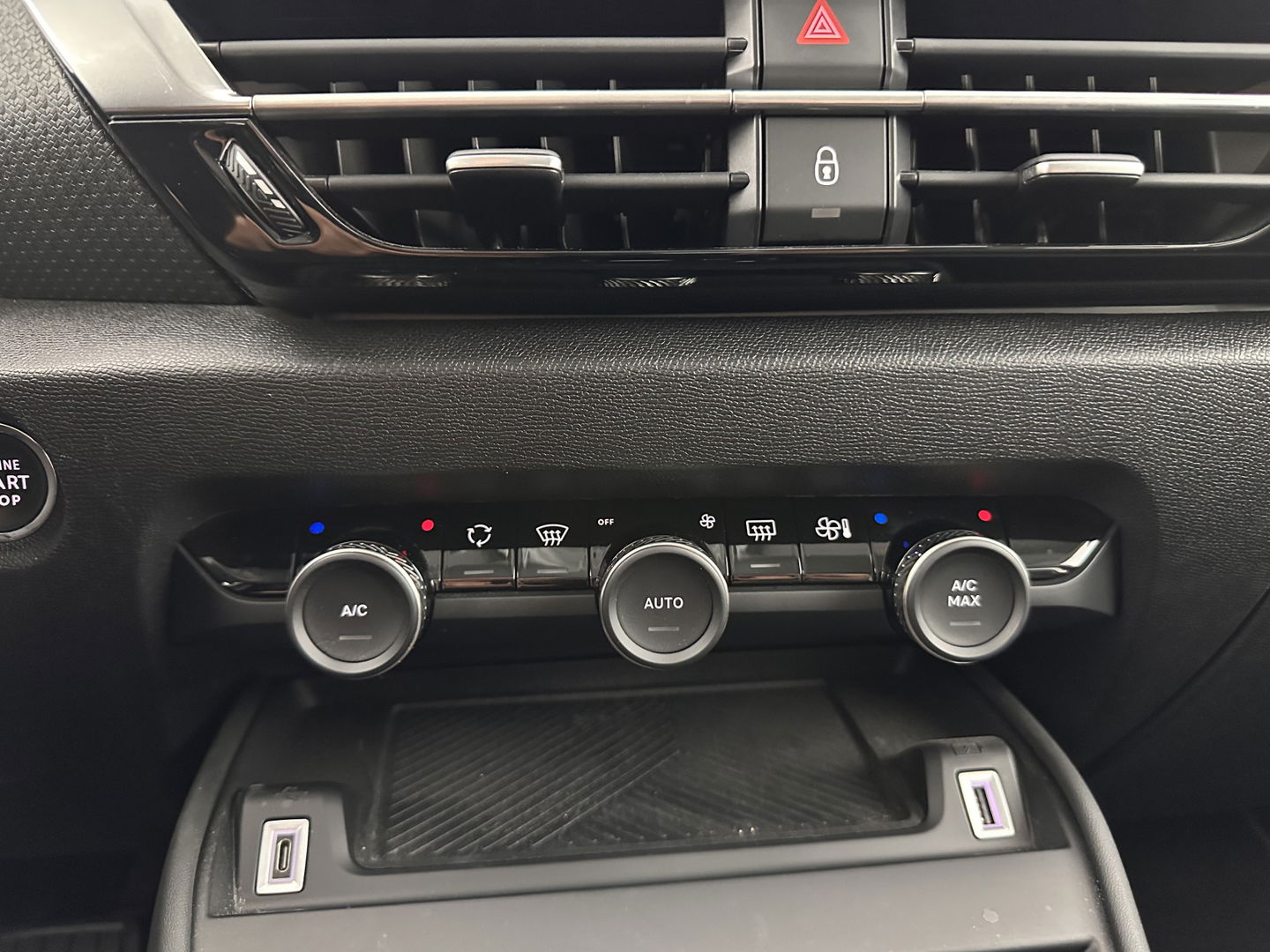 Citroën Ë-C4 Shine 50 kWh [ 3-Fase ] *HEAD-UP | FULL-LED | LEATHER-MICROFIBRE | CAMERA | DIGI-COCKPIT | NAVI-FULLMAP | KEYLESS | COMFORT-SEATS | ECC | LANE-ASSIST | PDC | CCS-FASTLOADER | CRUISE | CARPLAY | 18''ALU*