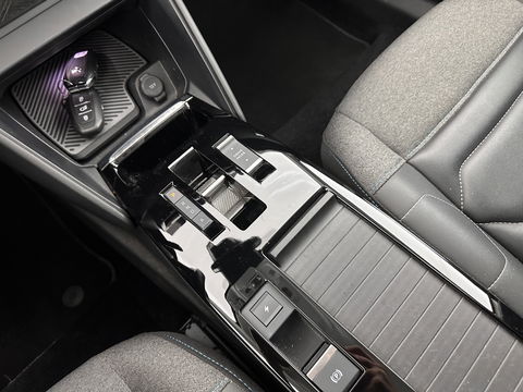Citroën Ë-C4 Shine 50 kWh [ 3-Fase ] *HEAD-UP | FULL-LED | LEATHER-MICROFIBRE | CAMERA | DIGI-COCKPIT | NAVI-FULLMAP | KEYLESS | COMFORT-SEATS | ECC | LANE-ASSIST | PDC | CCS-FASTLOADER | CRUISE | CARPLAY | 18''ALU*