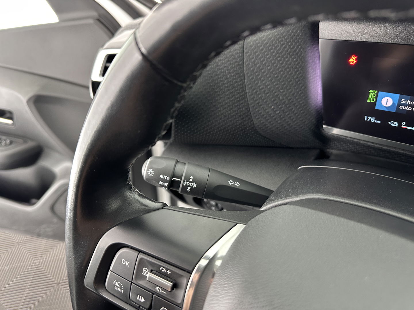 Citroën Ë-C4 Shine 50 kWh [ 3-Fase ] *HEAD-UP | FULL-LED | LEATHER-MICROFIBRE | CAMERA | DIGI-COCKPIT | NAVI-FULLMAP | KEYLESS | COMFORT-SEATS | ECC | LANE-ASSIST | PDC | CCS-FASTLOADER | CRUISE | CARPLAY | 18''ALU*