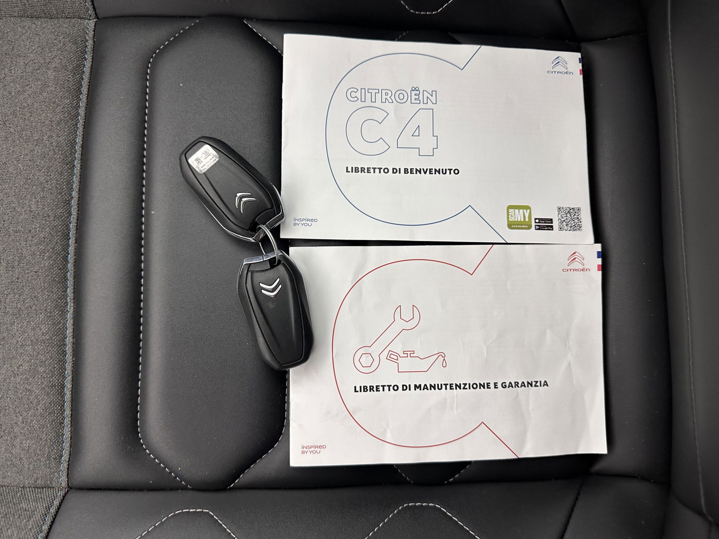 Citroën Ë-C4 Shine 50 kWh [ 3-Fase ] *HEAD-UP | FULL-LED | LEATHER-MICROFIBRE | CAMERA | DIGI-COCKPIT | NAVI-FULLMAP | KEYLESS | COMFORT-SEATS | ECC | LANE-ASSIST | PDC | CCS-FASTLOADER | CRUISE | CARPLAY | 18''ALU*