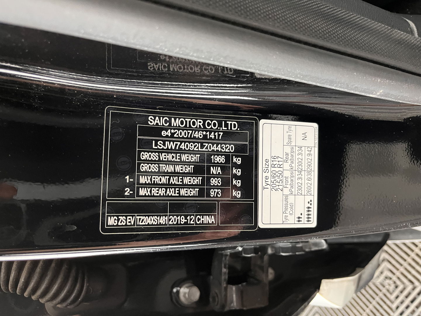 MG ZS EV Luxury 45 kWh (INCL-BTW) *PANO | FULL-LEATHER | CCS-FASTLOADER | KEYLESS | NAVI-FULLMAP | ADAPTIVE-CRUISE | CAMERA | HEATED-SPORTSEATS | CARPLAY | BLINDSPOT | DAB | LANE-ASSIST | 17"ALU*