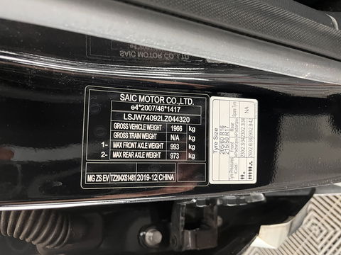 MG ZS EV Luxury 45 kWh (INCL-BTW) *PANO | FULL-LEATHER | CCS-FASTLOADER | KEYLESS | NAVI-FULLMAP | ADAPTIVE-CRUISE | CAMERA | HEATED-SPORTSEATS | CARPLAY | BLINDSPOT | DAB | LANE-ASSIST | 17"ALU*