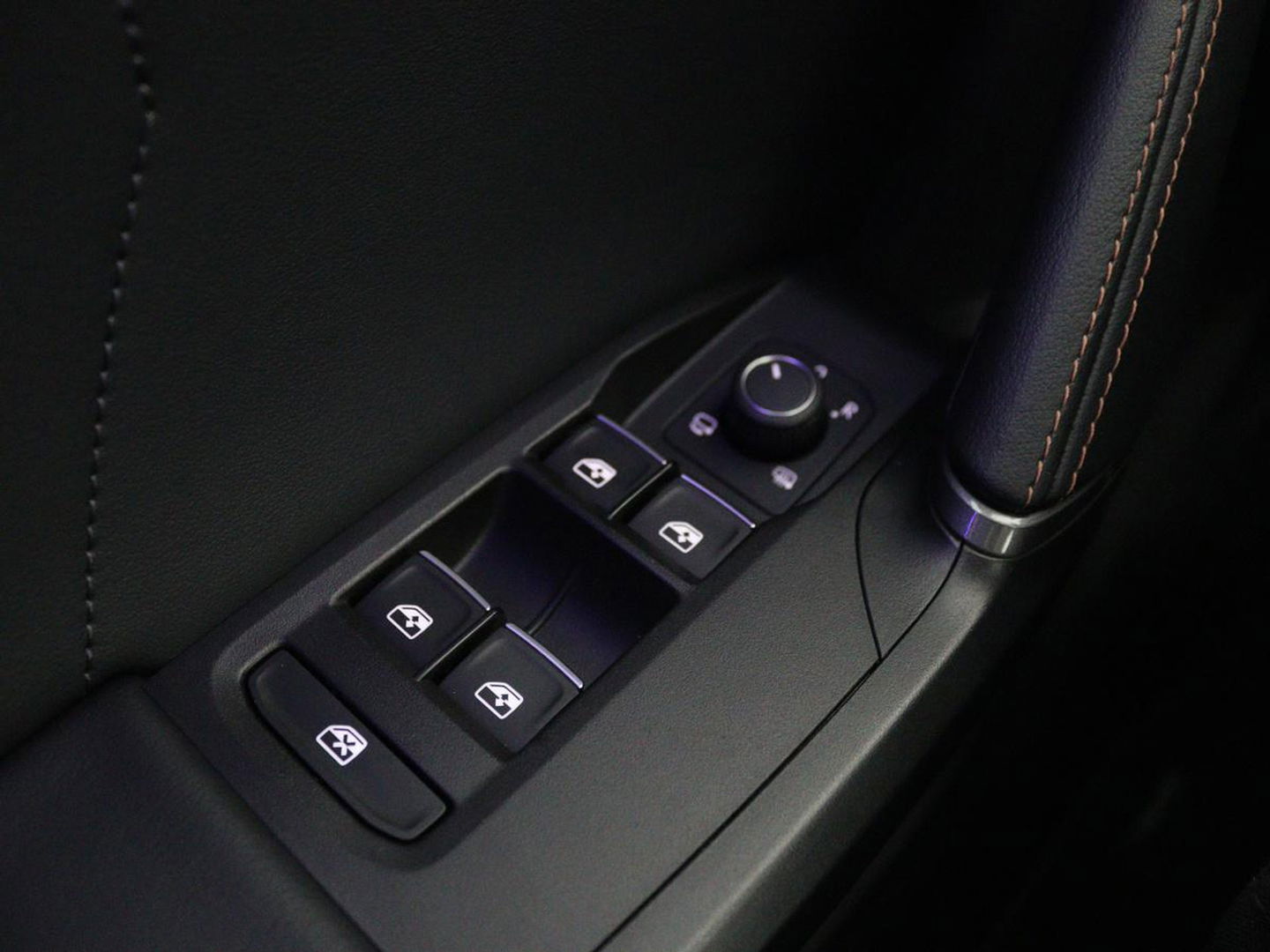 CUPRA Leon 1.4 e-Hybrid VZ | 245pk | Stoel & stuurverwarming | Camera | Navigatie | Sfeerverlichting | Keyless | Full LED | PHEV