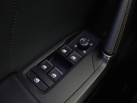 CUPRA Leon 1.4 e-Hybrid VZ | 245pk | Stoel & stuurverwarming | Camera | Navigatie | Sfeerverlichting | Keyless | Full LED | PHEV