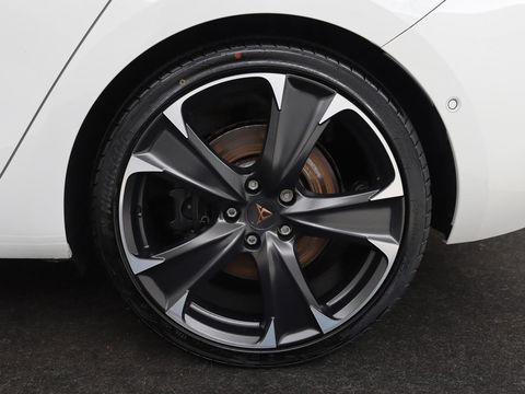 CUPRA Leon 1.4 e-Hybrid VZ | 245pk | Stoel & stuurverwarming | Camera | Navigatie | Sfeerverlichting | Keyless | Full LED | PHEV