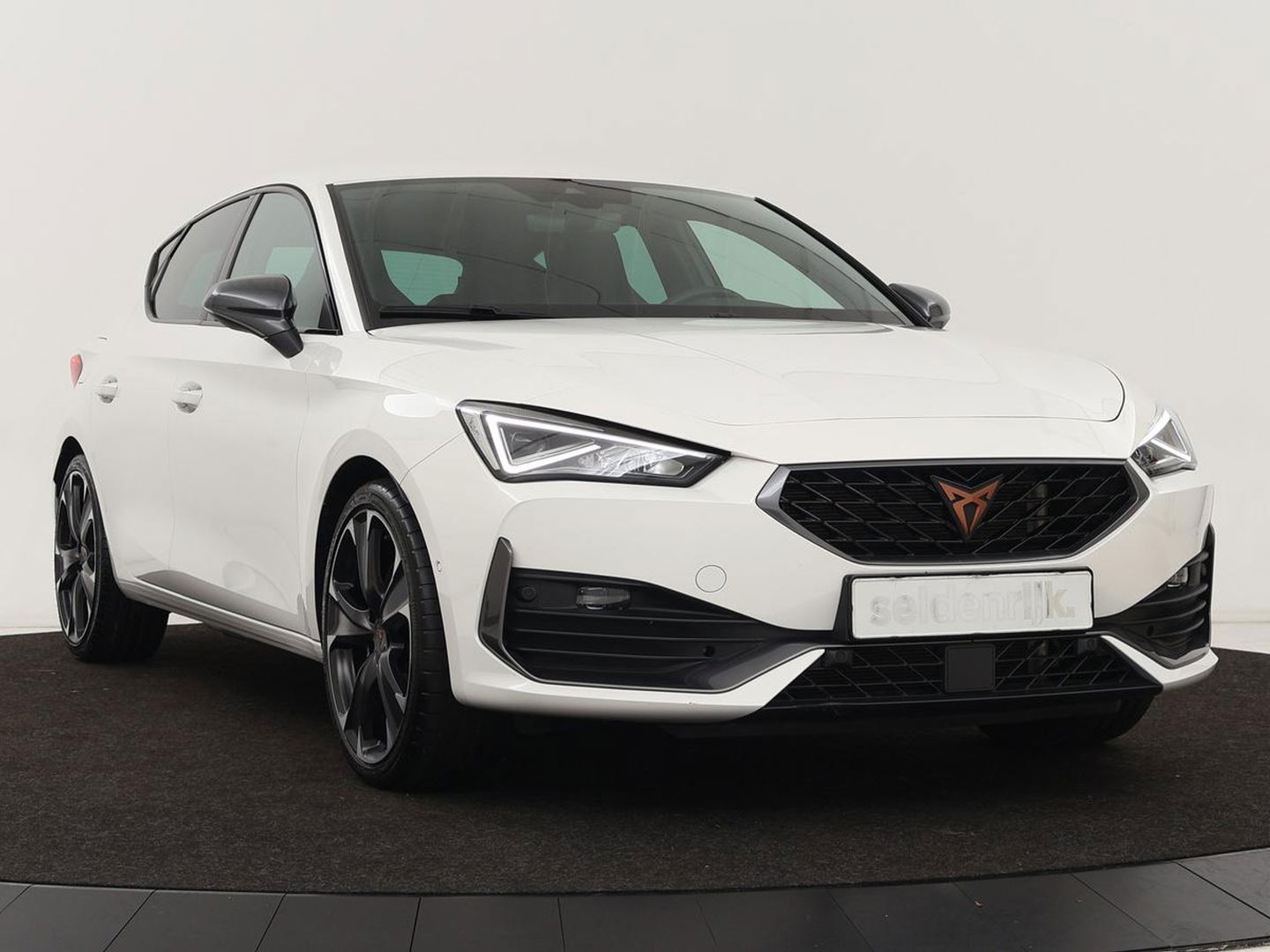 CUPRA Leon 1.4 e-Hybrid VZ | 245pk | Stoel & stuurverwarming | Camera | Navigatie | Sfeerverlichting | Keyless | Full LED | PHEV
