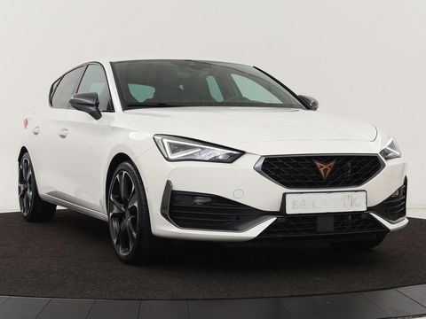CUPRA Leon 1.4 e-Hybrid VZ | 245pk | Stoel & stuurverwarming | Camera | Navigatie | Sfeerverlichting | Keyless | Full LED | PHEV