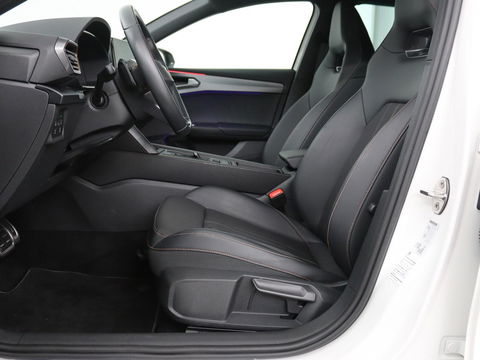 CUPRA Leon 1.4 e-Hybrid VZ | 245pk | Stoel & stuurverwarming | Camera | Navigatie | Sfeerverlichting | Keyless | Full LED | PHEV