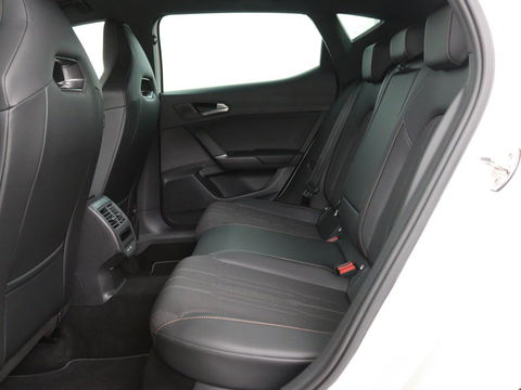 CUPRA Leon 1.4 e-Hybrid VZ | 245pk | Stoel & stuurverwarming | Camera | Navigatie | Sfeerverlichting | Keyless | Full LED | PHEV
