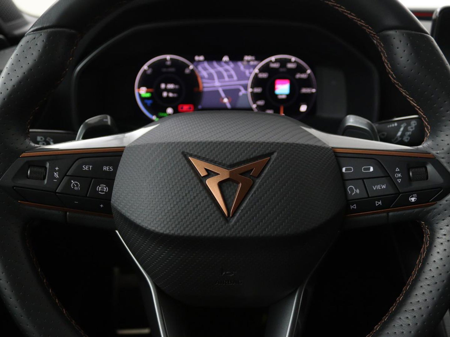 CUPRA Leon 1.4 e-Hybrid VZ | 245pk | Stoel & stuurverwarming | Camera | Navigatie | Sfeerverlichting | Keyless | Full LED | PHEV