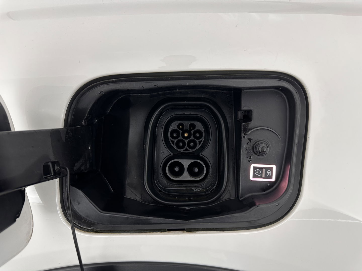 Citroën Ë-C4 Shine 50 kWh [ 3-Fase ] *HEAD-UP | FULL-LED | LEATHER-MICROFIBRE | CAMERA | DIGI-COCKPIT | NAVI-FULLMAP | KEYLESS | COMFORT-SEATS | ECC | LANE-ASSIST | PDC | CCS-FASTLOADER | CRUISE | CARPLAY | 18''ALU*