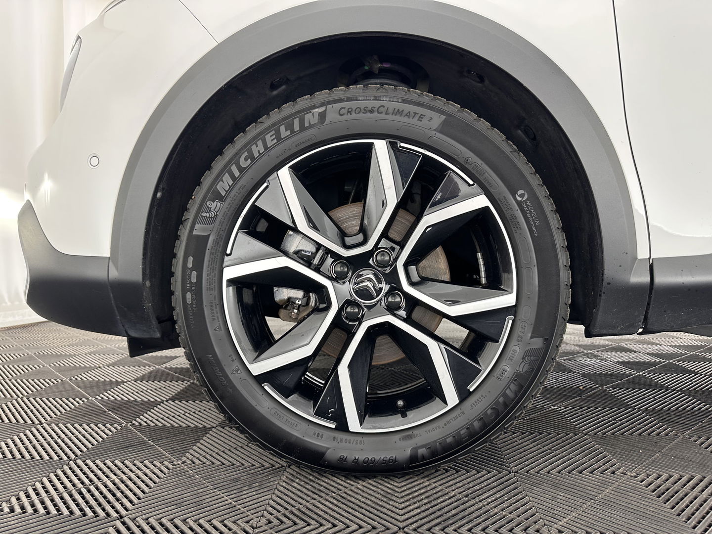 Citroën Ë-C4 Shine 50 kWh [ 3-Fase ] *HEAD-UP | FULL-LED | LEATHER-MICROFIBRE | CAMERA | DIGI-COCKPIT | NAVI-FULLMAP | KEYLESS | COMFORT-SEATS | ECC | LANE-ASSIST | PDC | CCS-FASTLOADER | CRUISE | CARPLAY | 18''ALU*
