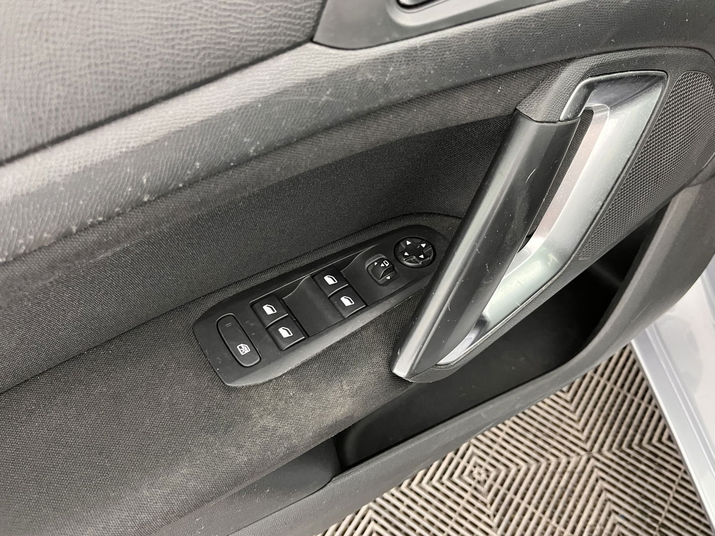 Peugeot 308 1.6 BlueHDi Blue Lease Executive *PANO | FULL-LED | NAVI-FULLMAP | CAMERA | SPORT-SEATS | ECC | PDC | CRUISE | 16''ALU*