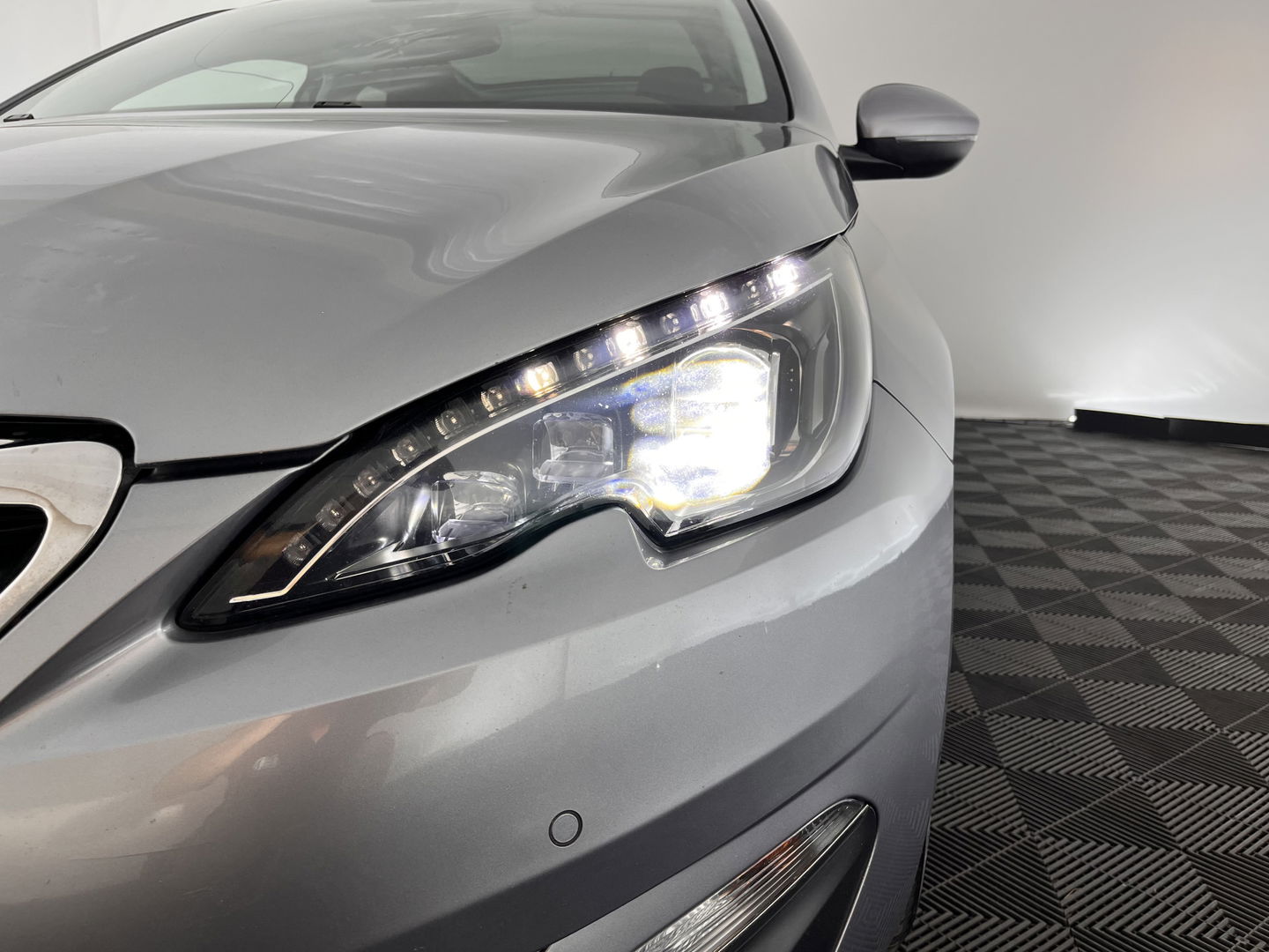 Peugeot 308 1.6 BlueHDi Blue Lease Executive *PANO | FULL-LED | NAVI-FULLMAP | CAMERA | SPORT-SEATS | ECC | PDC | CRUISE | 16''ALU*