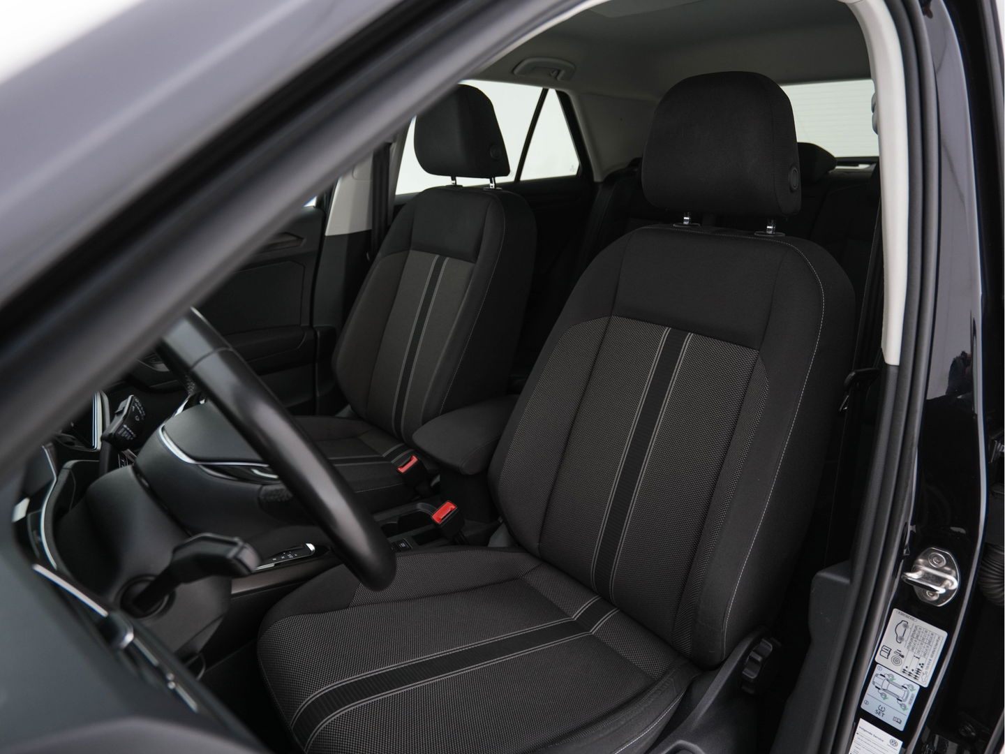 Volkswagen T-Roc 1.5 TSI Sport-Plus-Pack Aut. *ADAPTIVE-CRUISE | FULL-LED | NAVI-FULLMAP | HEATED-COMFORTSEATS | DAB | CAMERA | TOWBAR | PRIVACY-GLASS | 17''ALU*
