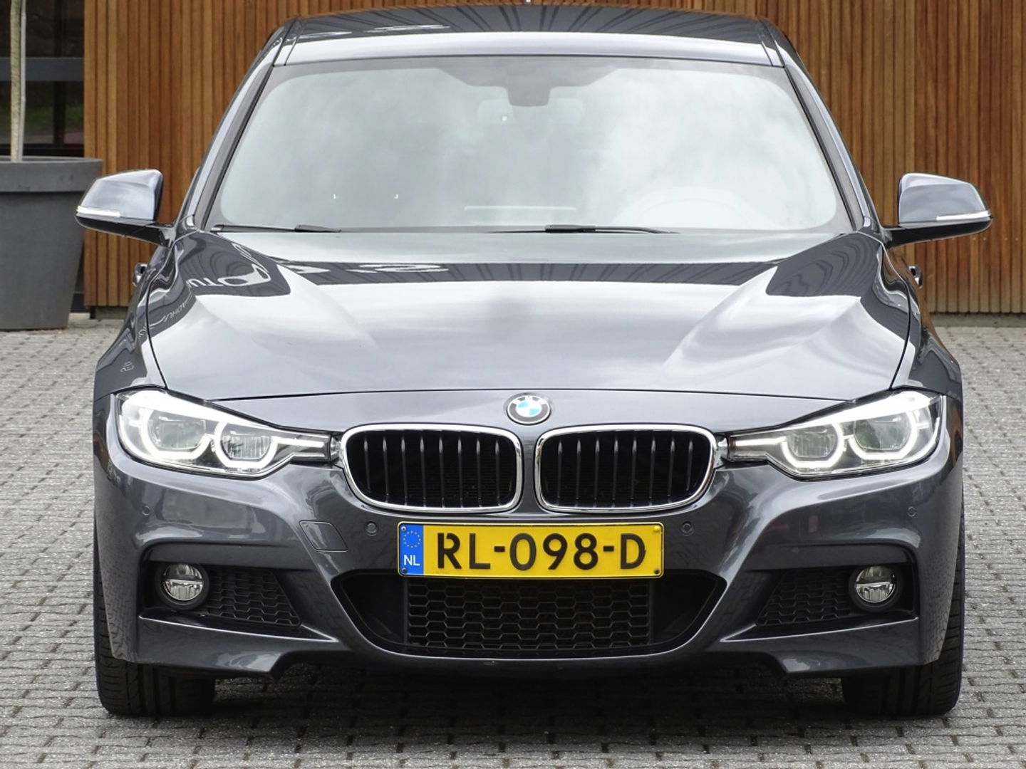 BMW 3-serie 320i TwinTurbo Power / High Exec. M-Individual / LED / *NAP*