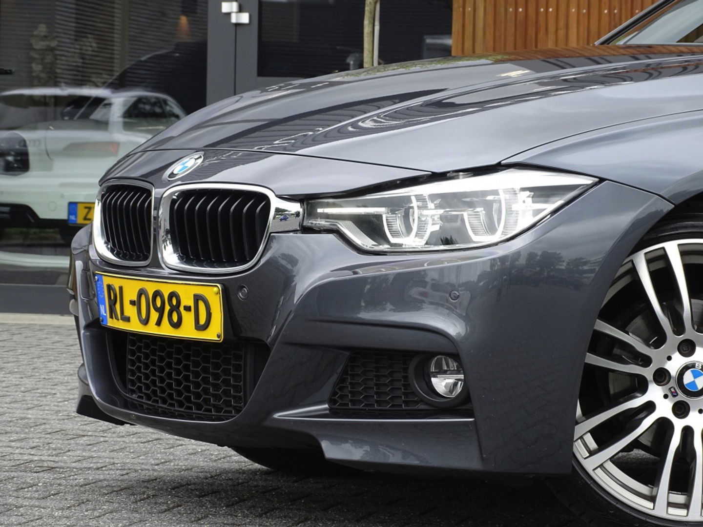 BMW 3-serie 320i TwinTurbo Power / High Exec. M-Individual / LED / *NAP*