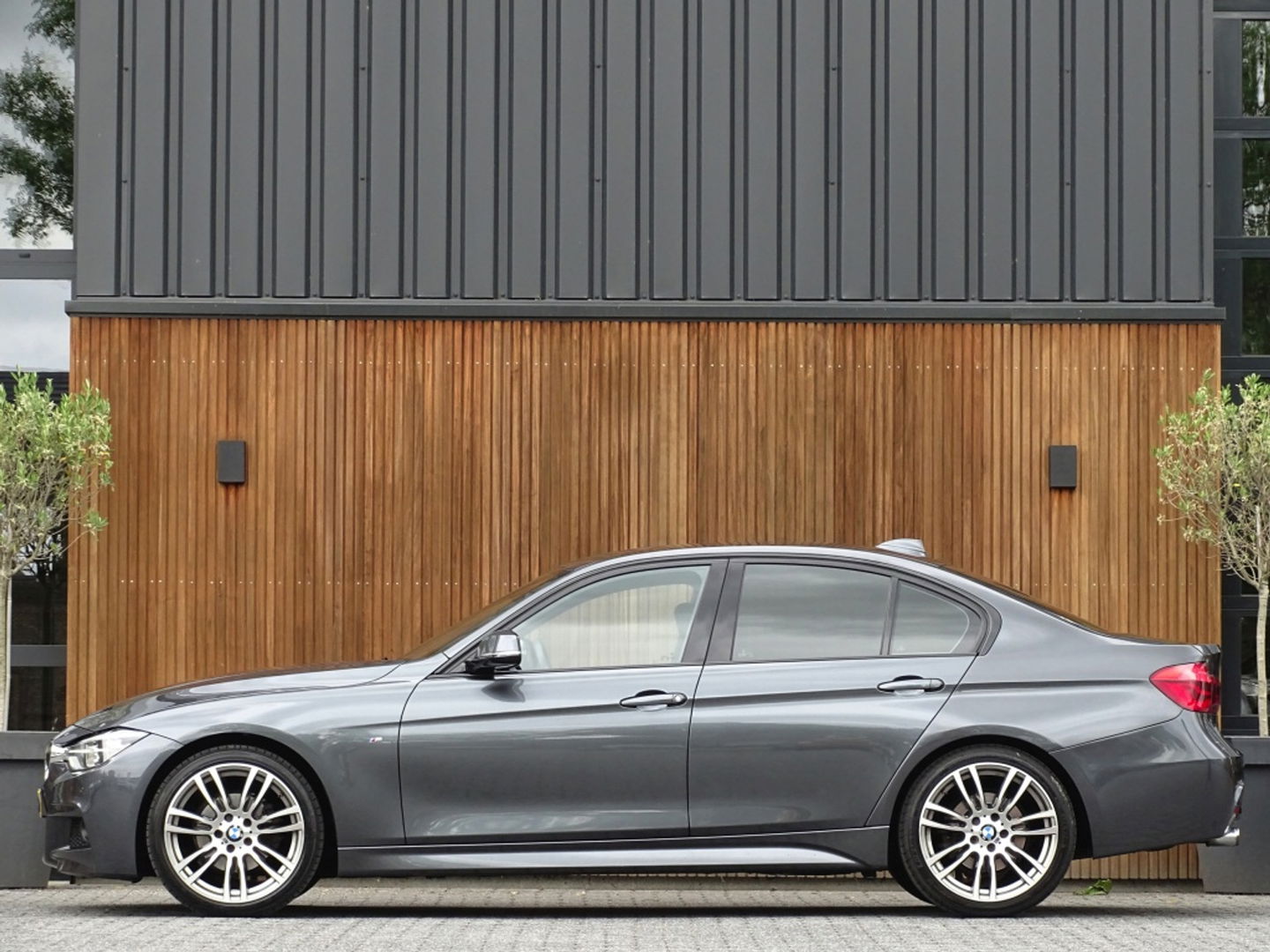 BMW 3-serie 320i TwinTurbo Power / High Exec. M-Individual / LED / *NAP*