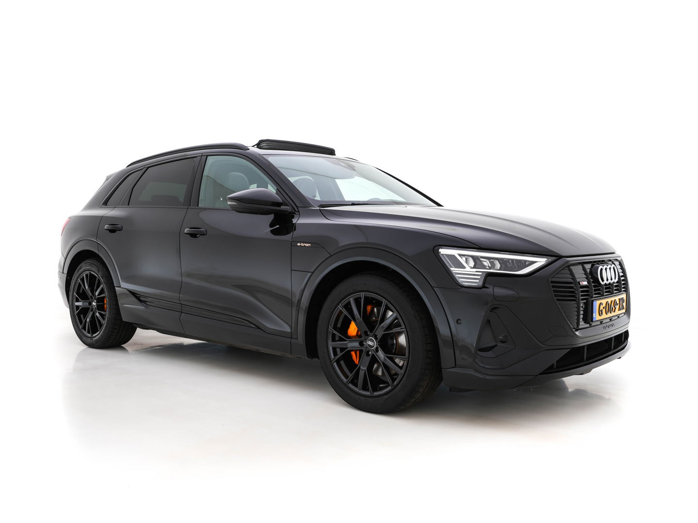 Audi e-tron 50 quattro Launch edition Black 71 kWh (INCL-BTW) *PANO | 1/2LEATHER | DIGI-COCKPIT | FULL-LED | MEMORY-PACK | ADAPTIVE-CRUISE | SPORT-SEATS | NAVI-FULLMAP | HEATED-SEATS | KEYLESS | SHIFT-PADDLES*
