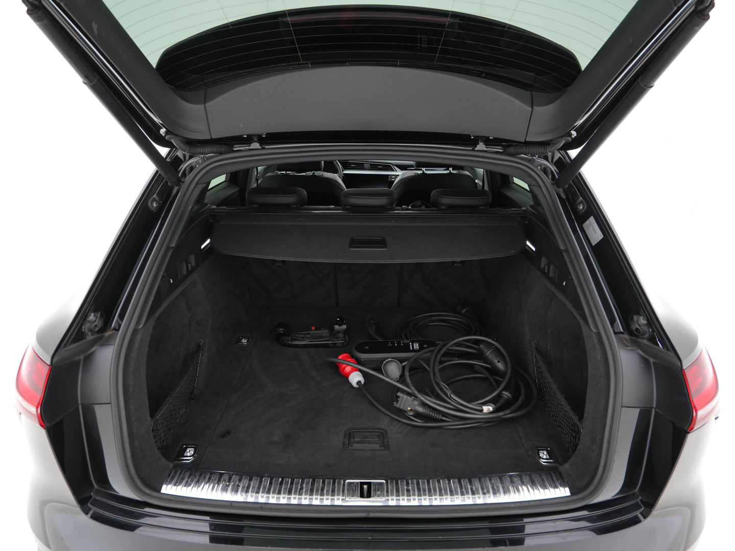 Audi e-tron 50 quattro Launch edition Black 71 kWh (INCL-BTW) *PANO | 1/2LEATHER | DIGI-COCKPIT | FULL-LED | MEMORY-PACK | ADAPTIVE-CRUISE | SPORT-SEATS | NAVI-FULLMAP | HEATED-SEATS | KEYLESS | SHIFT-PADDLES*