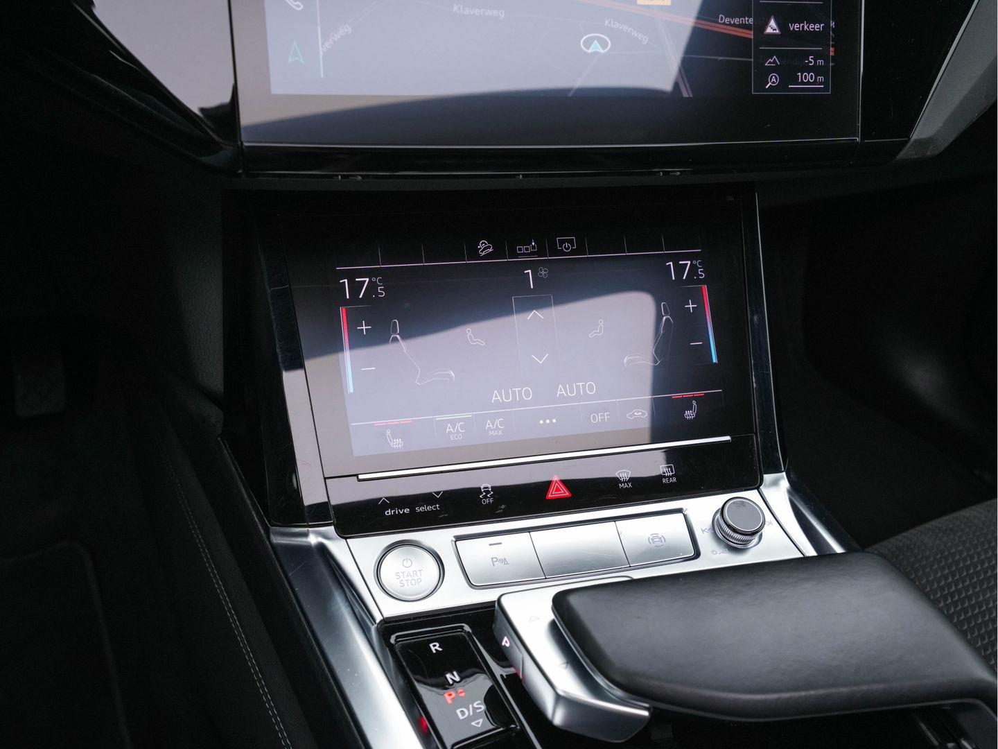 Audi e-tron 50 quattro Launch edition Black 71 kWh (INCL-BTW) *PANO | 1/2LEATHER | DIGI-COCKPIT | FULL-LED | MEMORY-PACK | ADAPTIVE-CRUISE | SPORT-SEATS | NAVI-FULLMAP | HEATED-SEATS | KEYLESS | SHIFT-PADDLES*