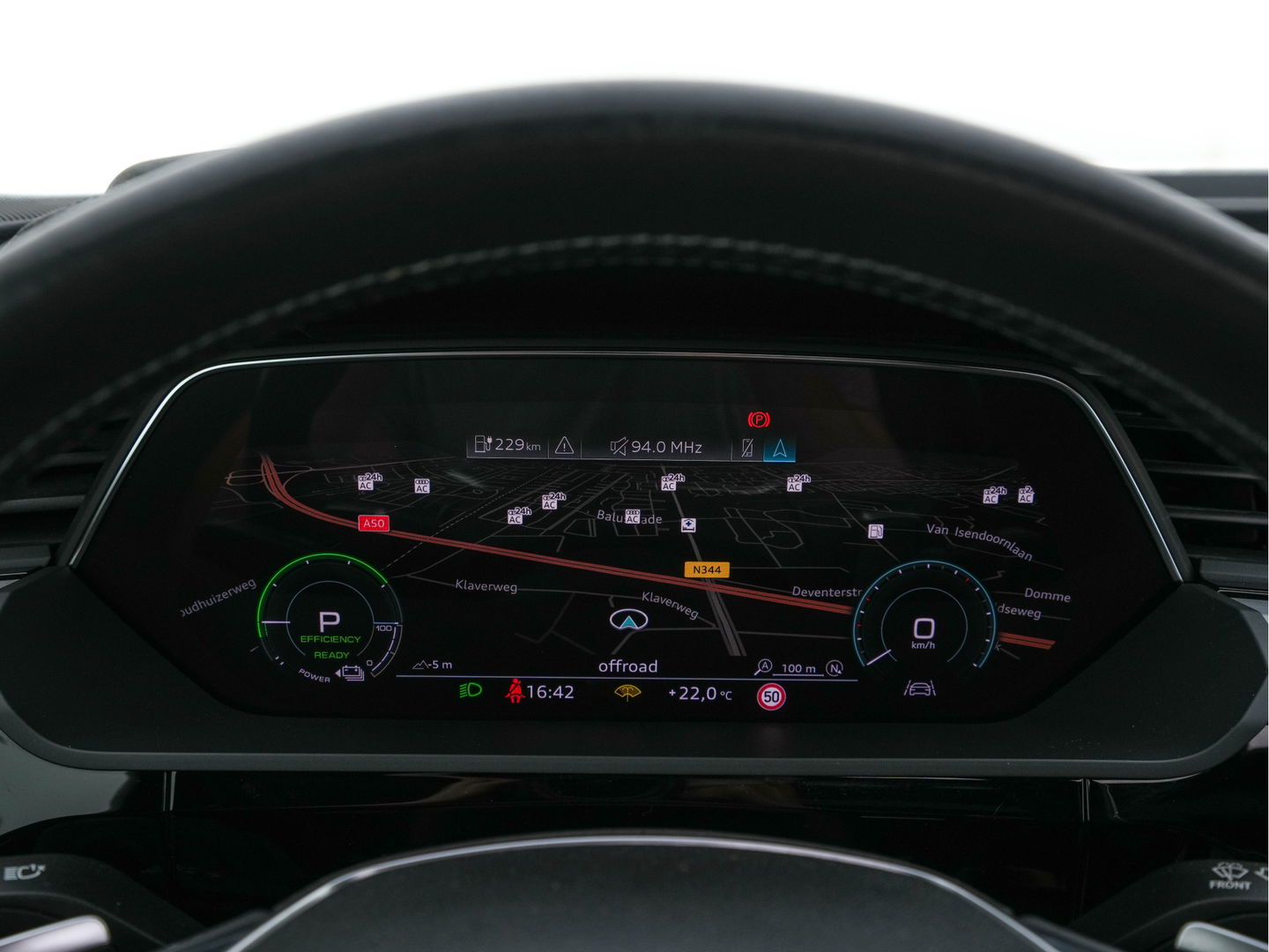 Audi e-tron 50 quattro Launch edition Black 71 kWh (INCL-BTW) *PANO | 1/2LEATHER | DIGI-COCKPIT | FULL-LED | MEMORY-PACK | ADAPTIVE-CRUISE | SPORT-SEATS | NAVI-FULLMAP | HEATED-SEATS | KEYLESS | SHIFT-PADDLES*