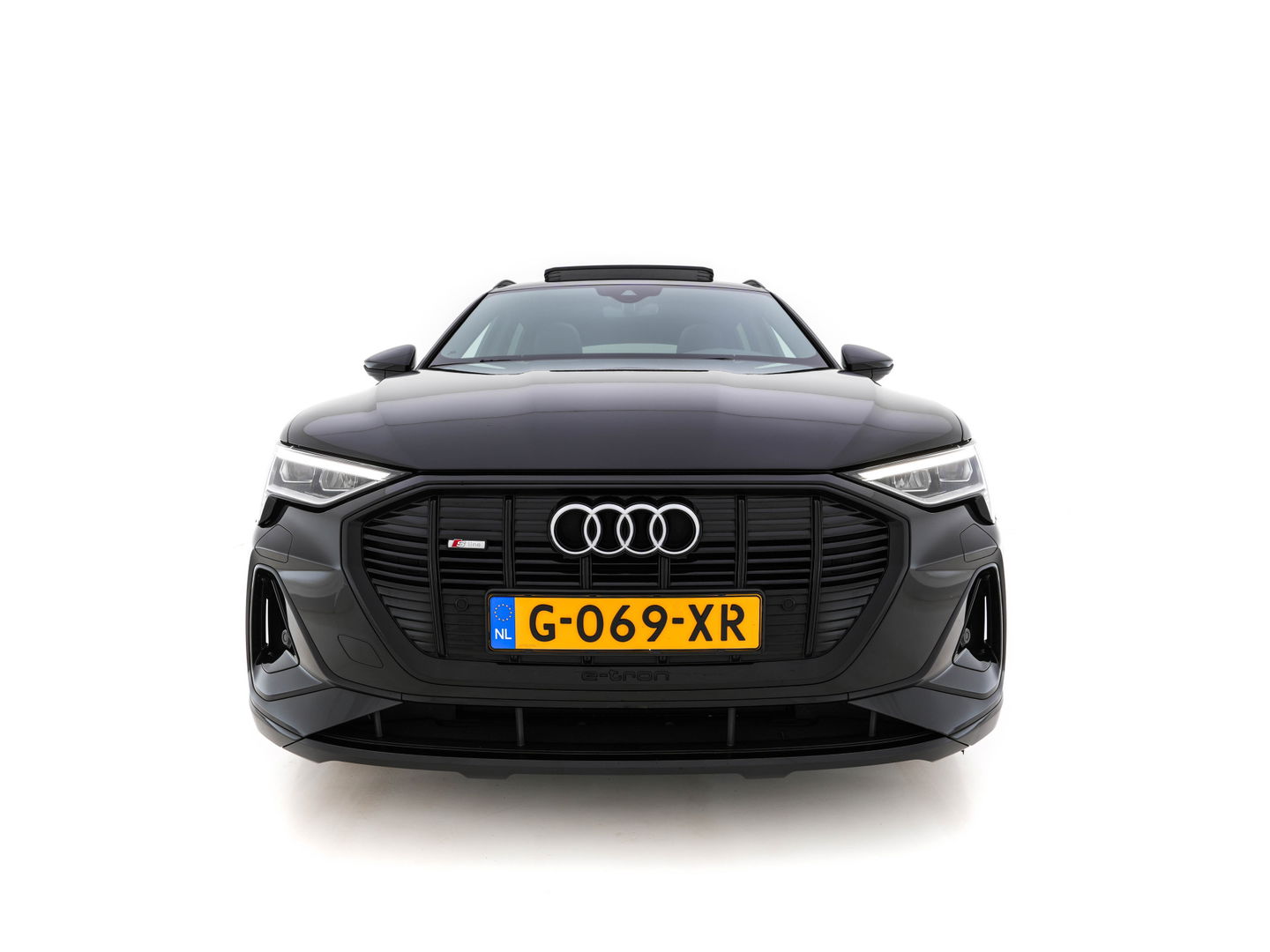 Audi e-tron 50 quattro Launch edition Black 71 kWh (INCL-BTW) *PANO | 1/2LEATHER | DIGI-COCKPIT | FULL-LED | MEMORY-PACK | ADAPTIVE-CRUISE | SPORT-SEATS | NAVI-FULLMAP | HEATED-SEATS | KEYLESS | SHIFT-PADDLES*